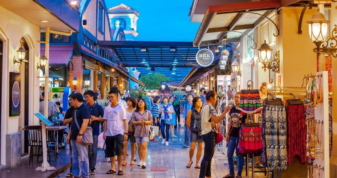 Berbelanja di Asiatique Night Market Bangkok