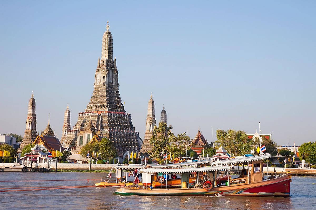 Menikmati Kuil Dari Sungai Chao Phraya