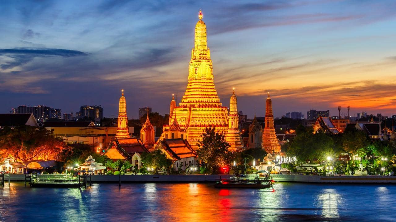 Wat Arun Bangkok, Kuil Fajar Yang Indah Di Tepi Chao Phraya