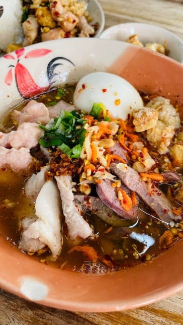 Kuay Tiew Tom Yum Kaak Moo Sood Boran