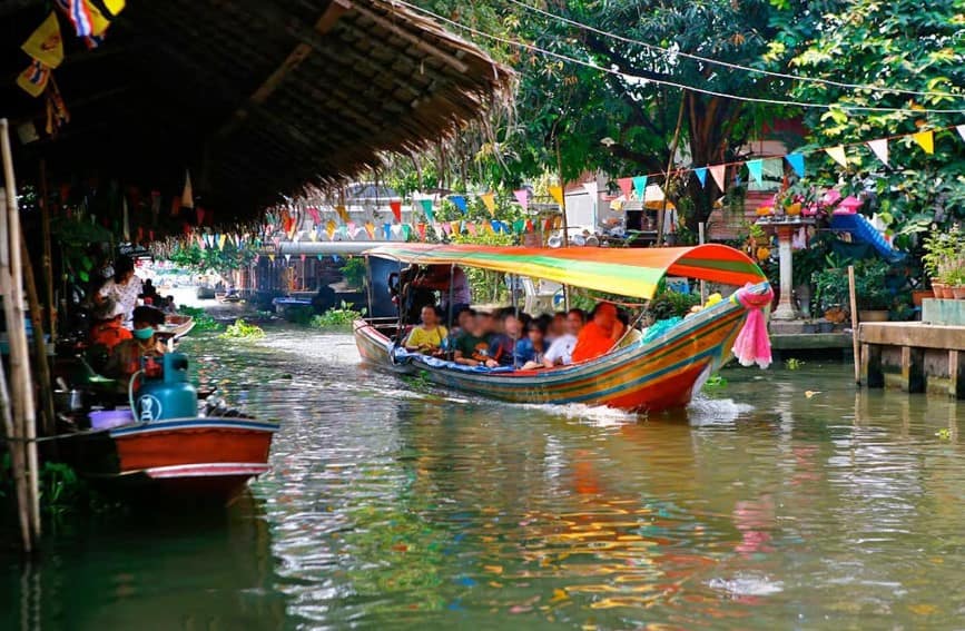Khlong Lat Mayom Floating Market