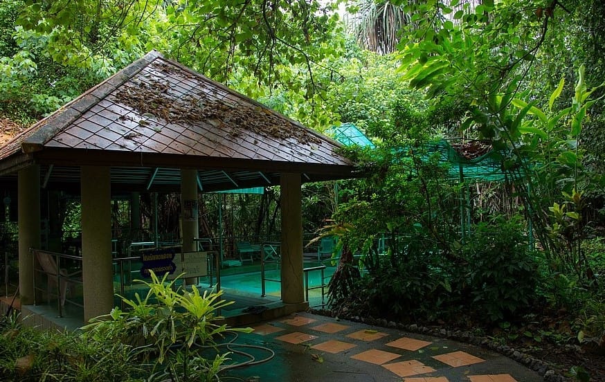 Tham Khao PhluHot Spring