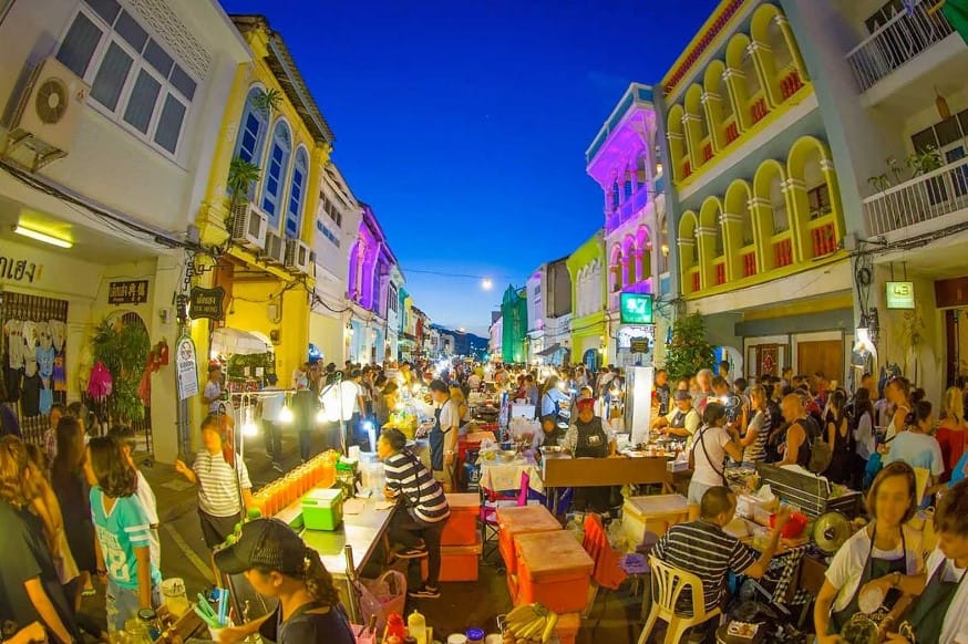 Phuket Walking Street, Foto goguides.azureedge.net