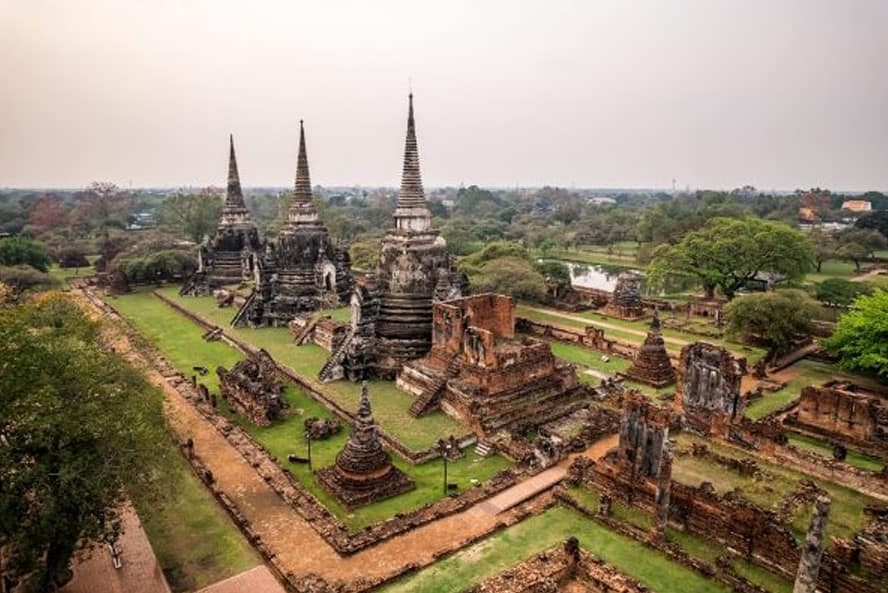 Ayutthaya Historical Park, Menyelami Jejak Kerajaan Kuno di Jantung Thailand, sumber asiakingtravel.com