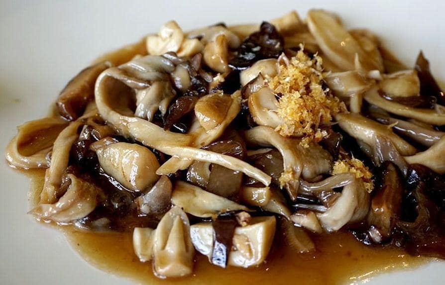 Mushrooms stir-fried in Oyster Sauce