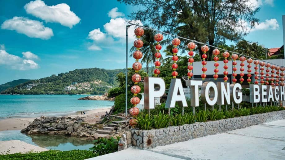 Menyibak Kemeriahan Pantai Patong Phuket Thailand, Surga Hiburan Malam dan Destinasi Pantai Ikonik di Phuket, Foto travelodgehotels.asia