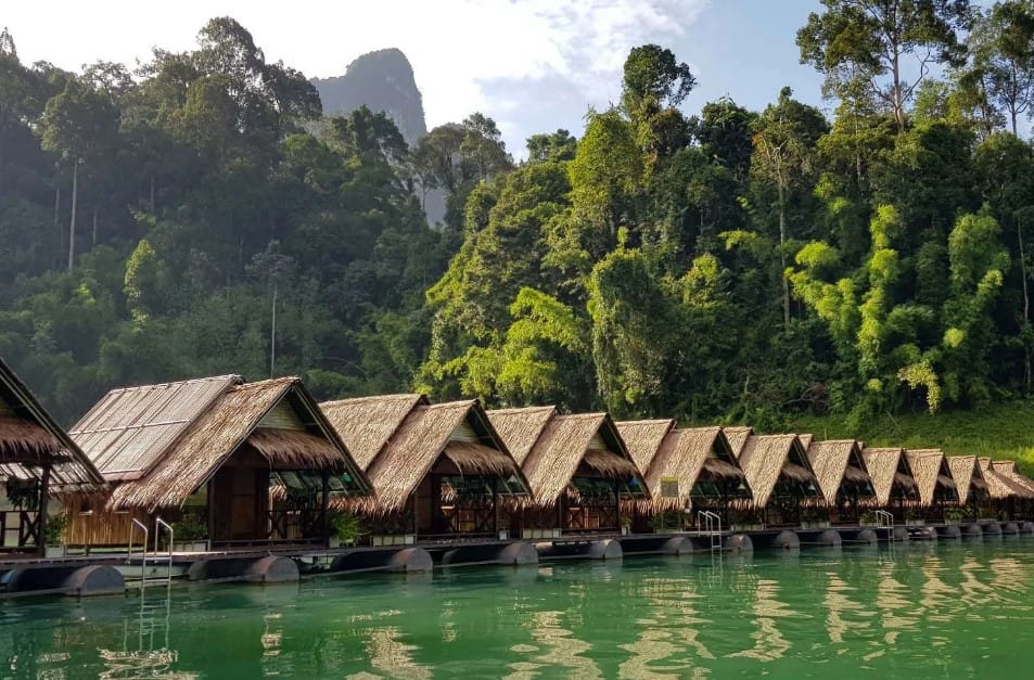 Danau Cheow Lan di Taman Nasional Khao Sok